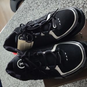 Men's shoes Dwayne Wade City Ox Conv Sneakers Size 13 Black Brand spankin new